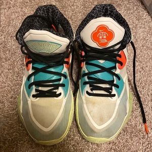 Kyrie Infinity basketball shoes